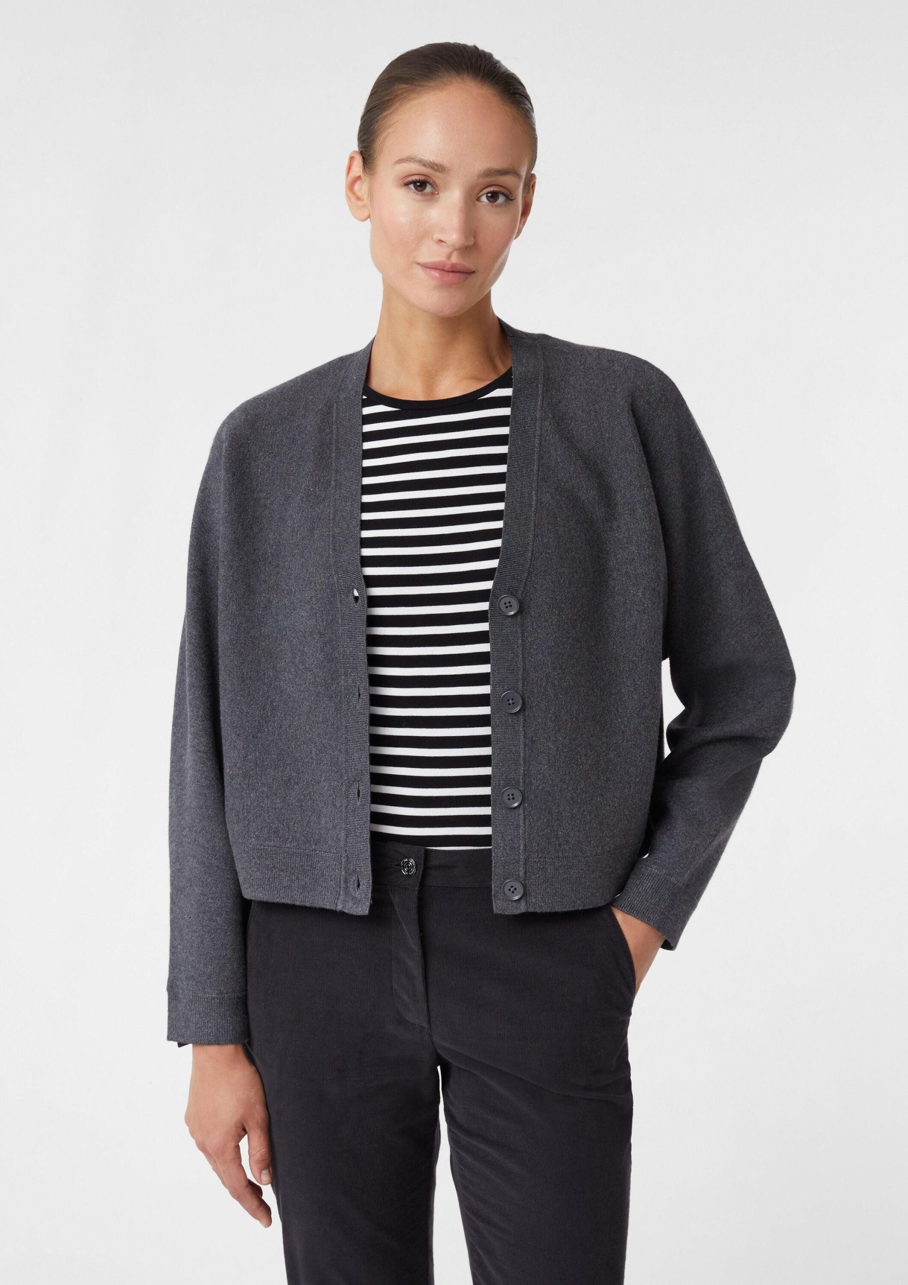 comma-strickjacke-897uwz-1.jpg comma strickjacke – Bild 1