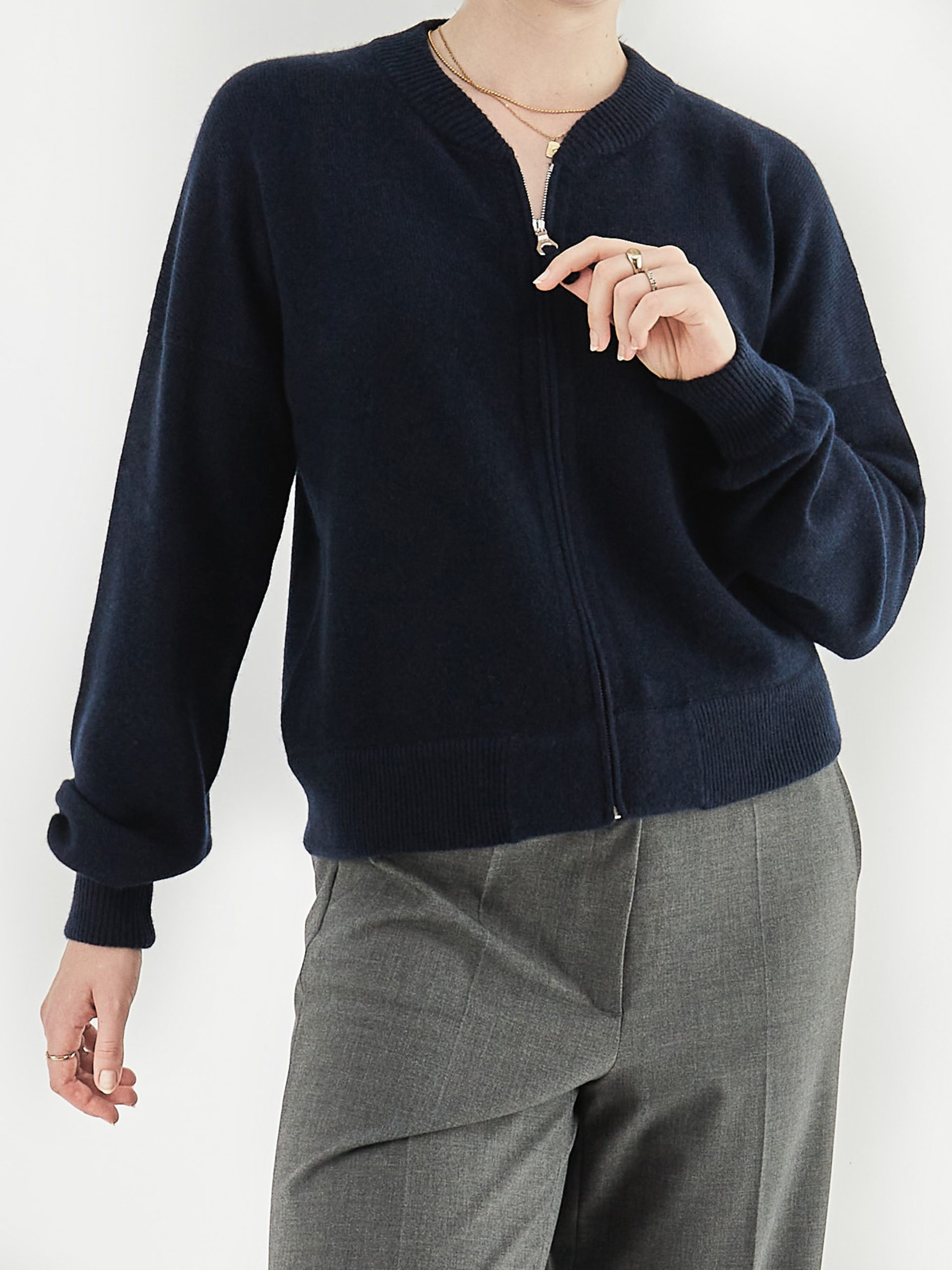 dunkelblaue-damen-strickjacke-102bvz-1.jpg dunkelblaue damen strickjacke – Bild 1