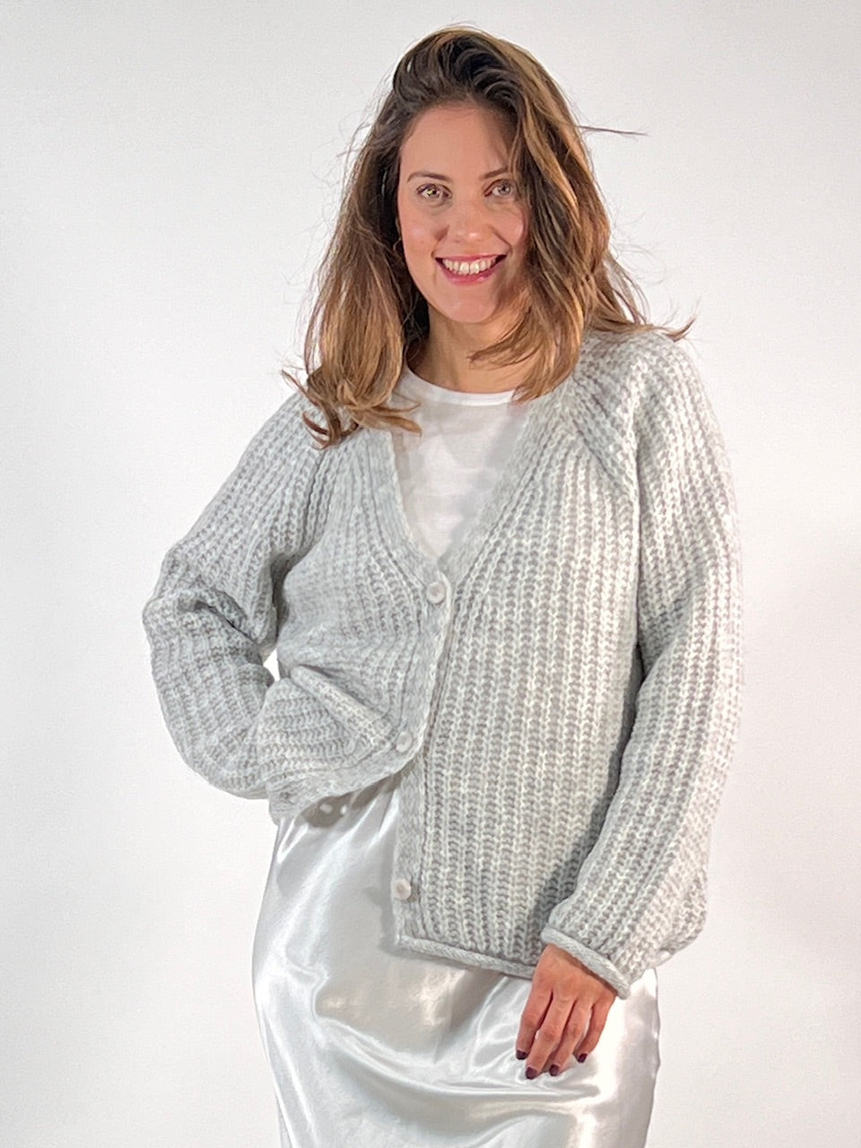 grobstrick-cardigan-775mux-1.jpg grobstrick cardigan – Bild 1