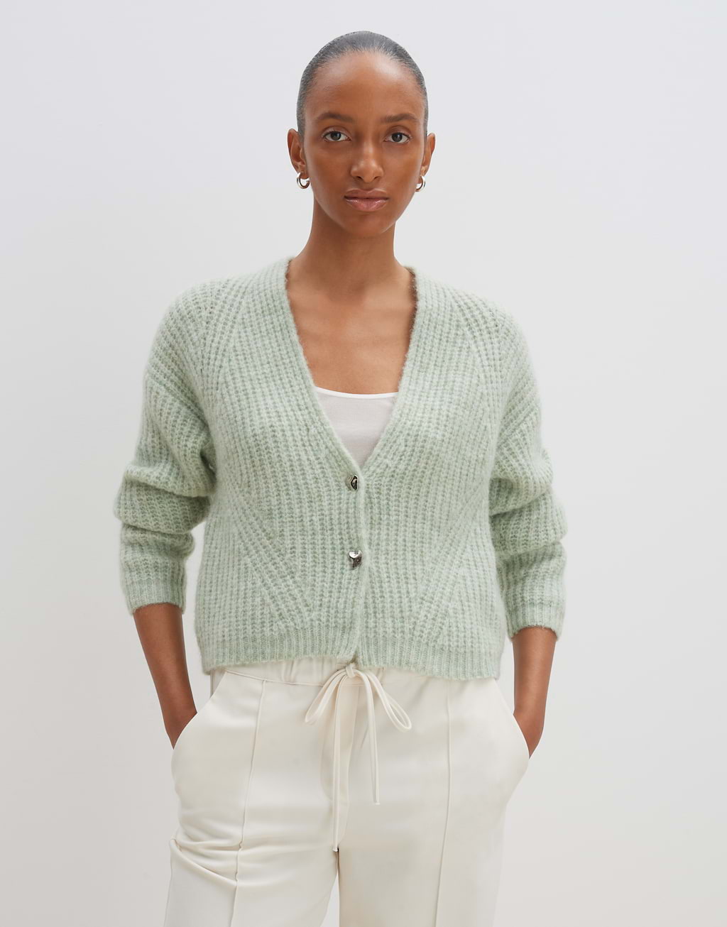gruene-damen-strickjacke-192anl.jpg grüne damen strickjacke – Bild 1