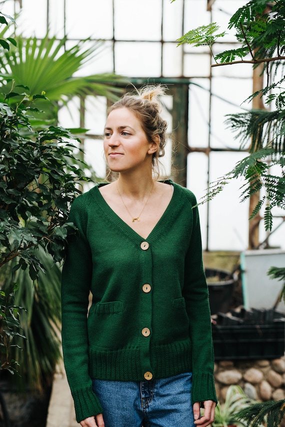 gruene-damen-strickjacke-663sub.jpg grüne damen strickjacke – Bild 1