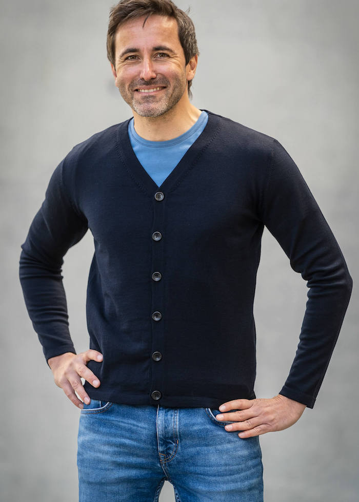 herren-strickjacke-mit-knoepfen-270yxb.jpg herren strickjacke mit knöpfen – Bild 1