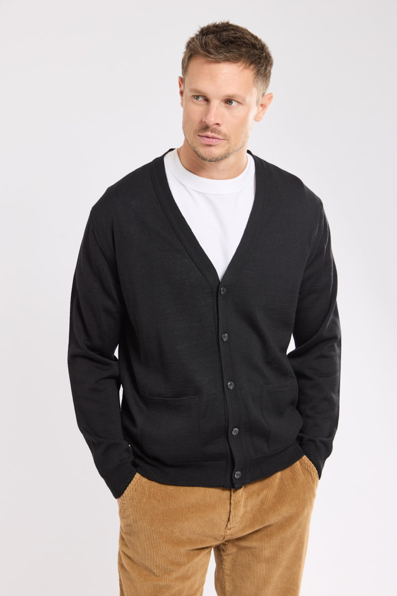 herren-strickjacke-mit-knoepfen-560zhv.jpg herren strickjacke mit knöpfen – Bild 1