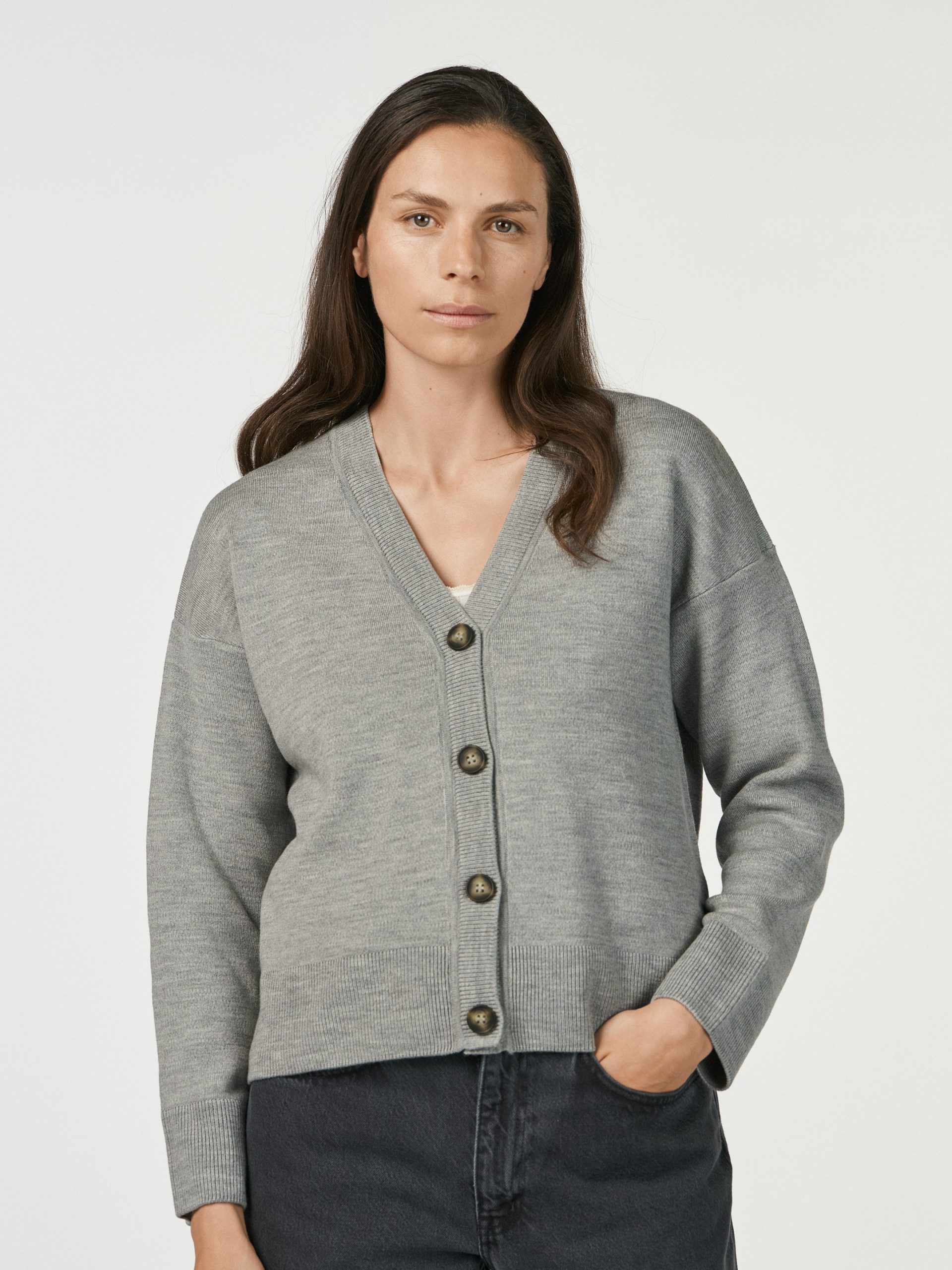 kurz-strickjacke-872qpt-1.jpg kurz strickjacke – Bild 1