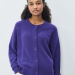 lila strickjacke