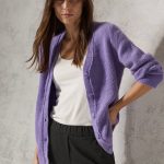 lila strickjacke
