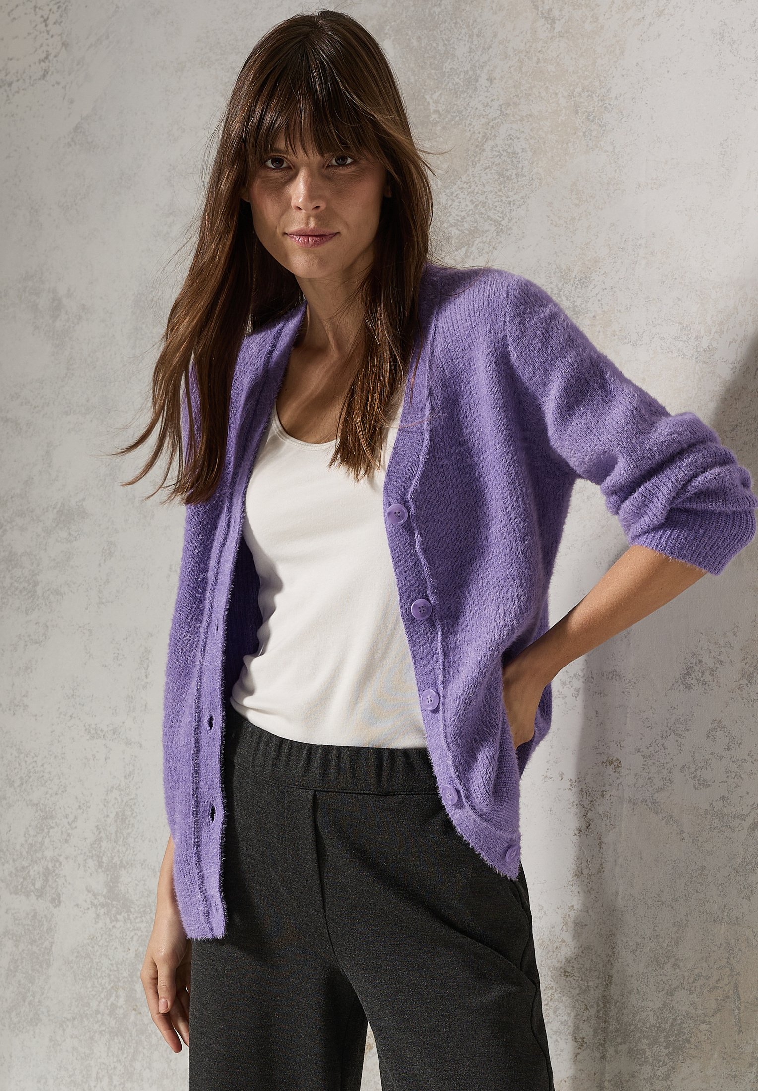 lila-strickjacke-931cik-1.jpg lila strickjacke – Bild 1