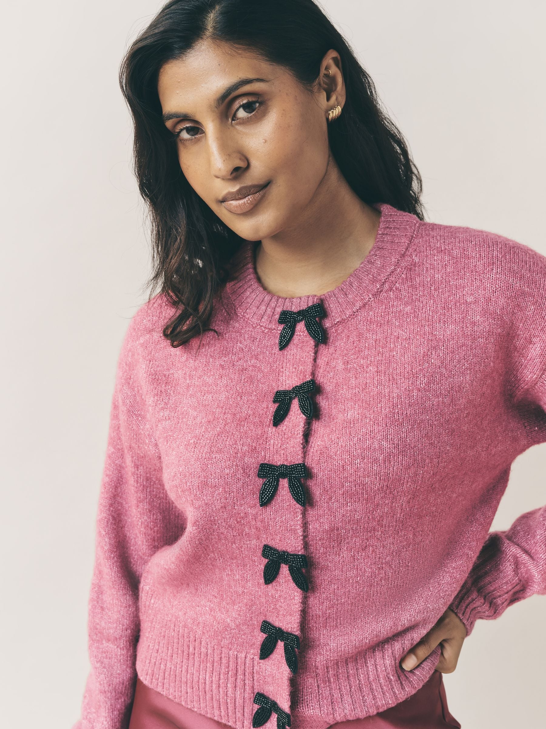 strickjacke-mit-schleife-738npl-1.jpg strickjacke mit schleife – Bild 1